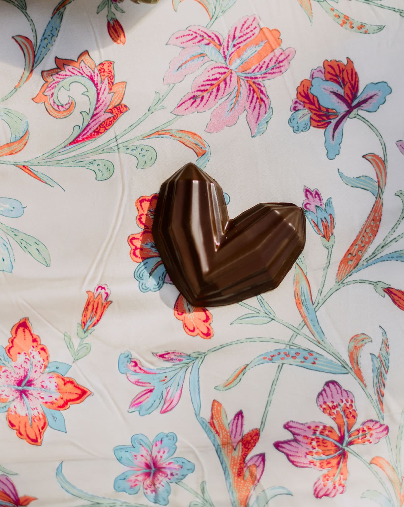 Cocoa pod heart