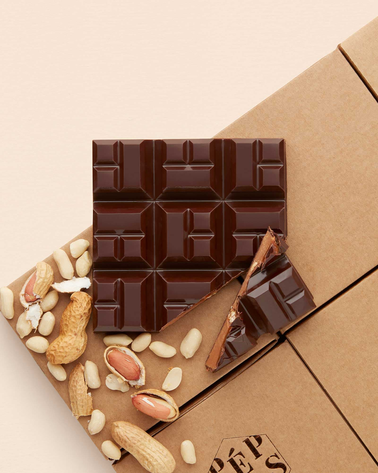 Tafel Schokolade mit Erdnüssen
